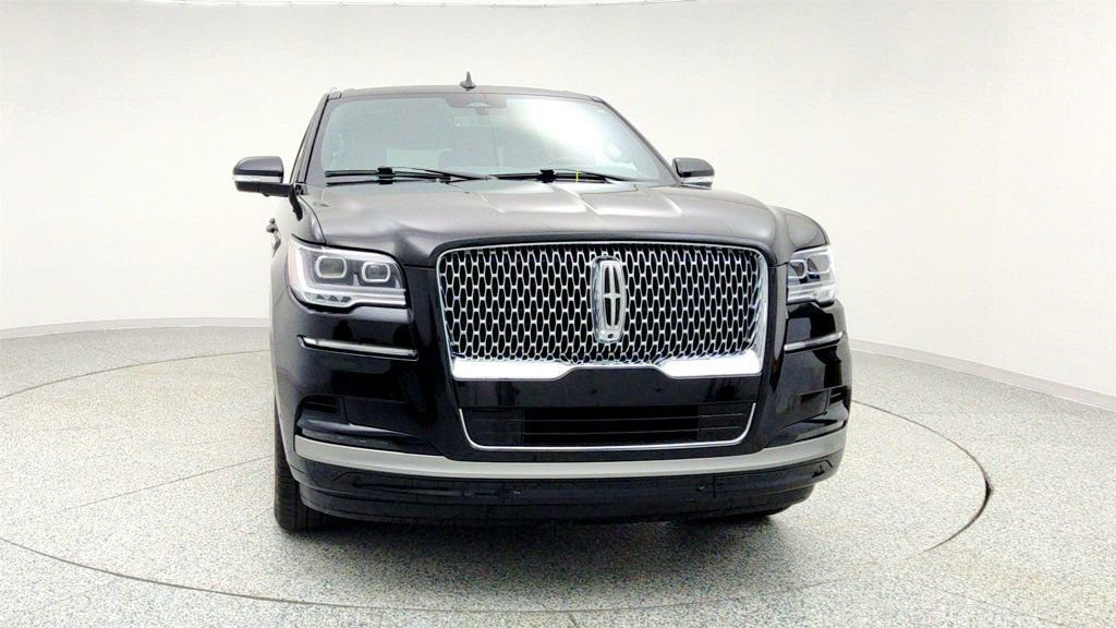 Used 2023 Lincoln Navigator Reserve AWD/4WD image 2