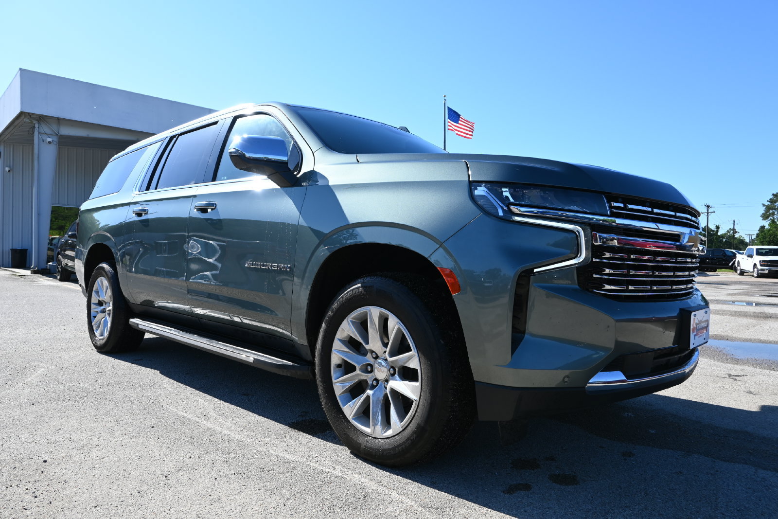 Used 2024 Chevrolet Suburban Premier AWD/4WD image 4