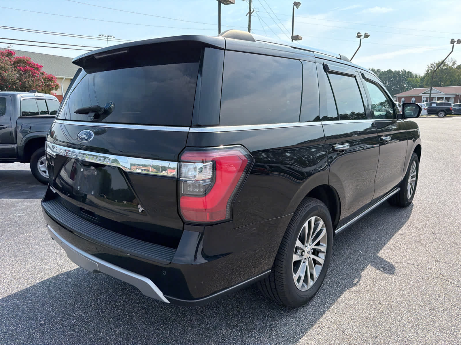 Used 2018 Ford Expedition Limited AWD/4WD image 3