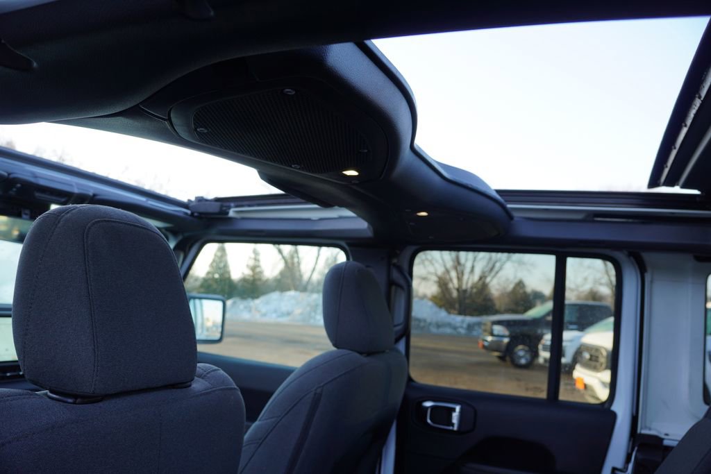 Certified 2025 Jeep Wrangler Unlimited Sahara w/ Safety Group image 22