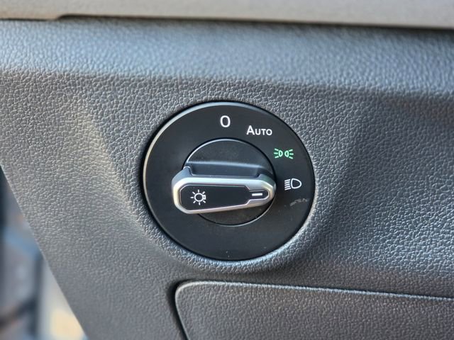 Used 2025 Volkswagen Jetta SE image 43