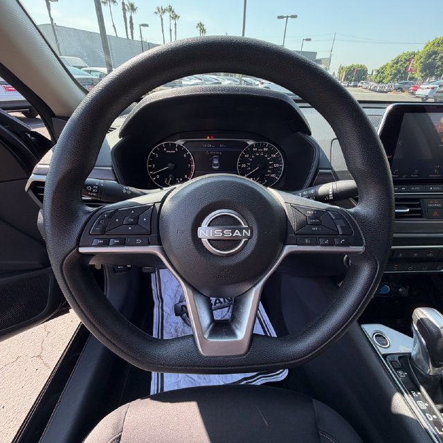 Used 2024 Nissan Altima 2.5 SV FWD image 17