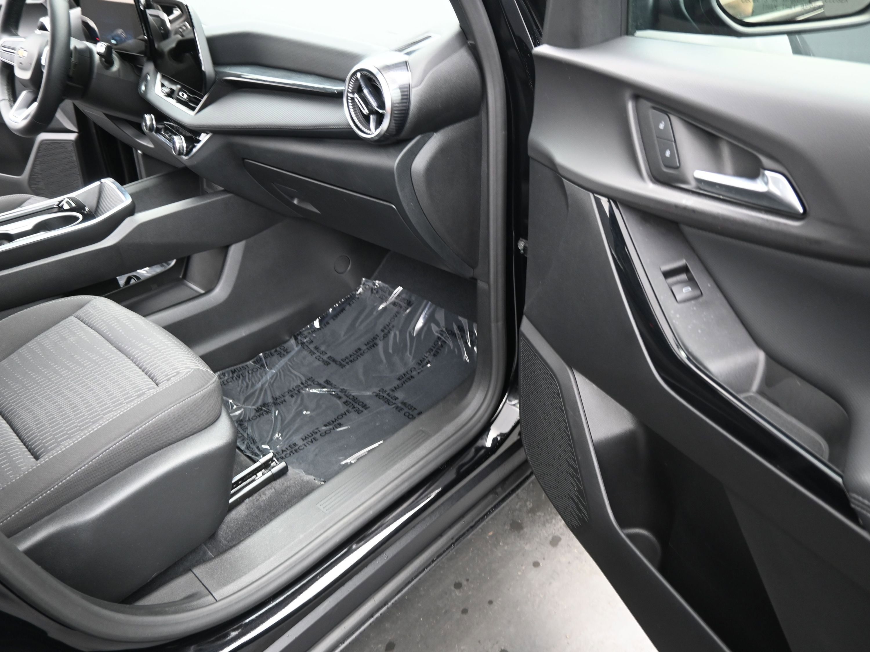 Used 2025 Chevrolet Equinox LT image 22