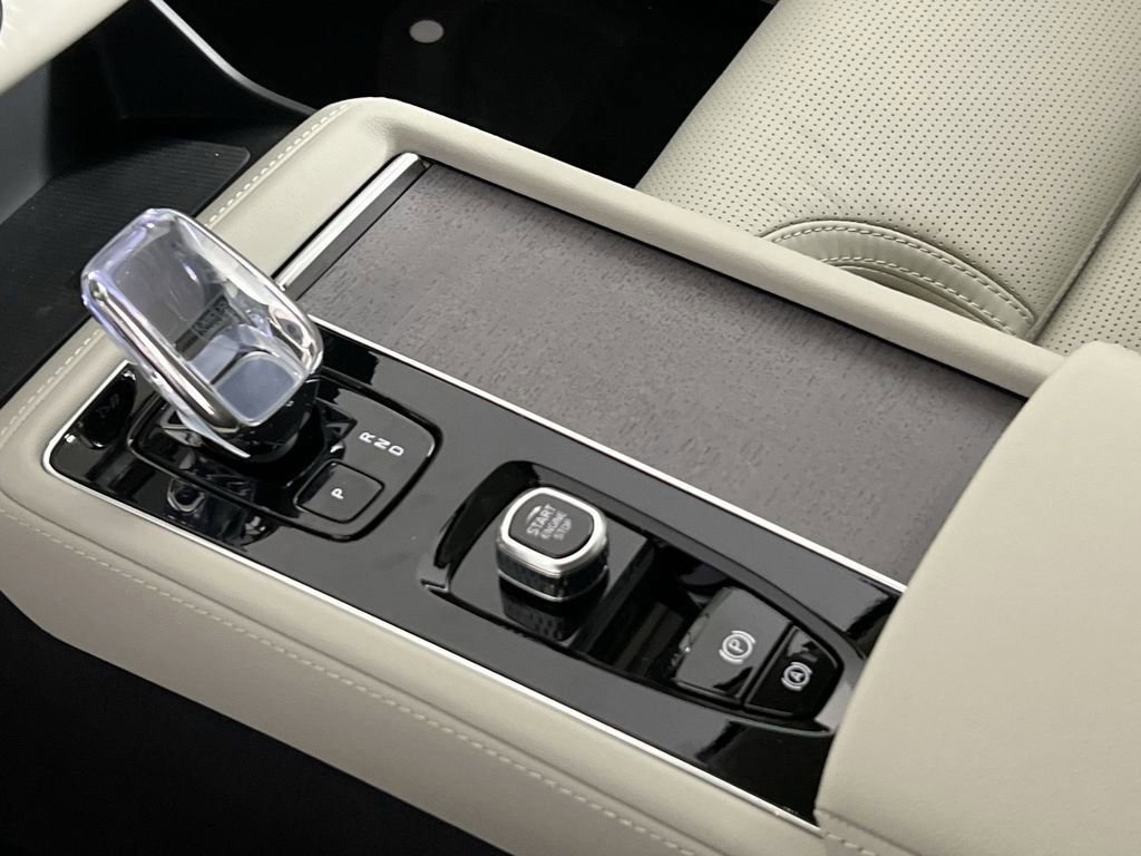 New 2026 Volvo XC90 B5 Ultra w/ Protection Package image 19