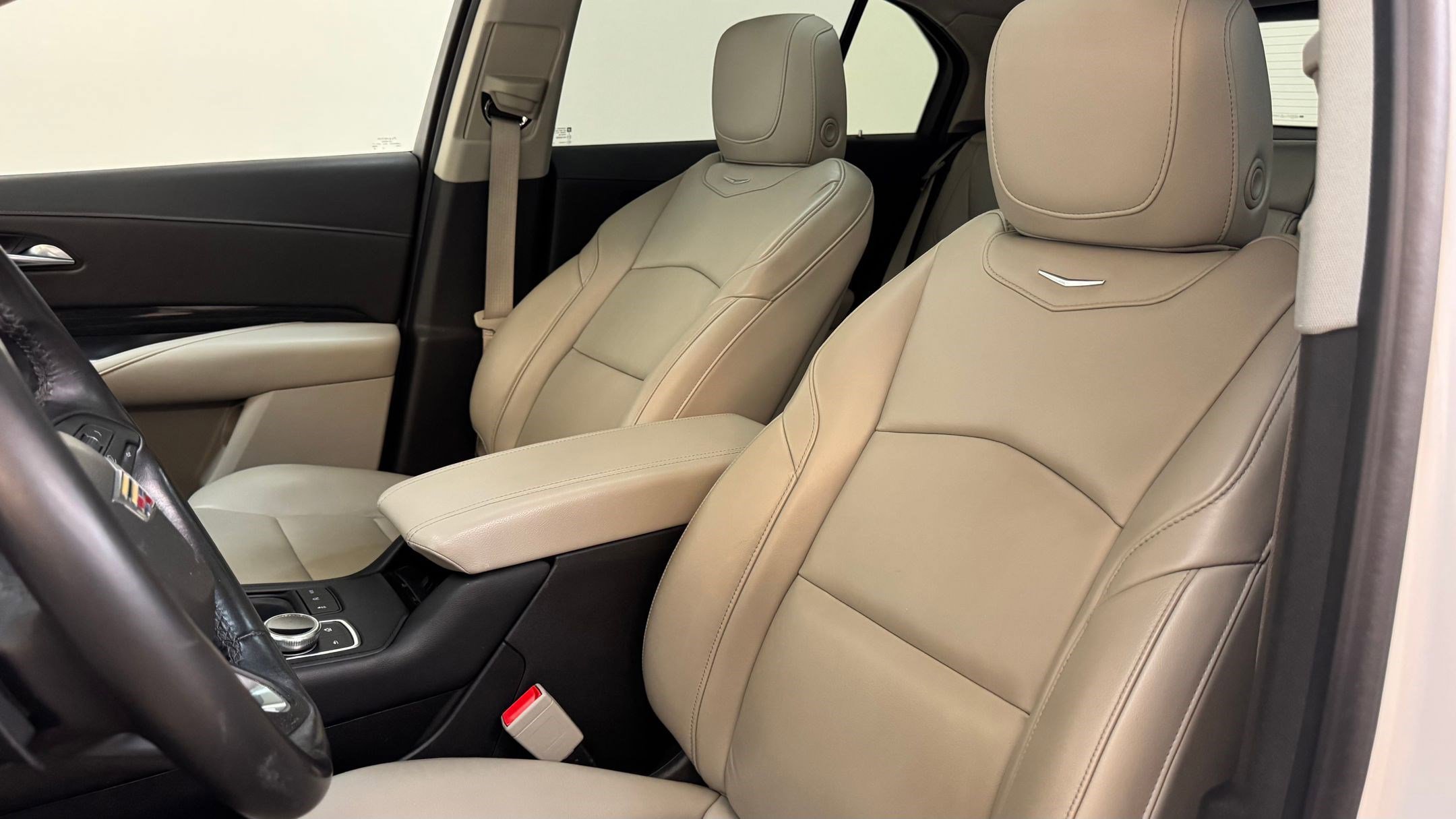 Used 2019 Cadillac XT4 Premium Luxury w/ Driver Assist Package image 5