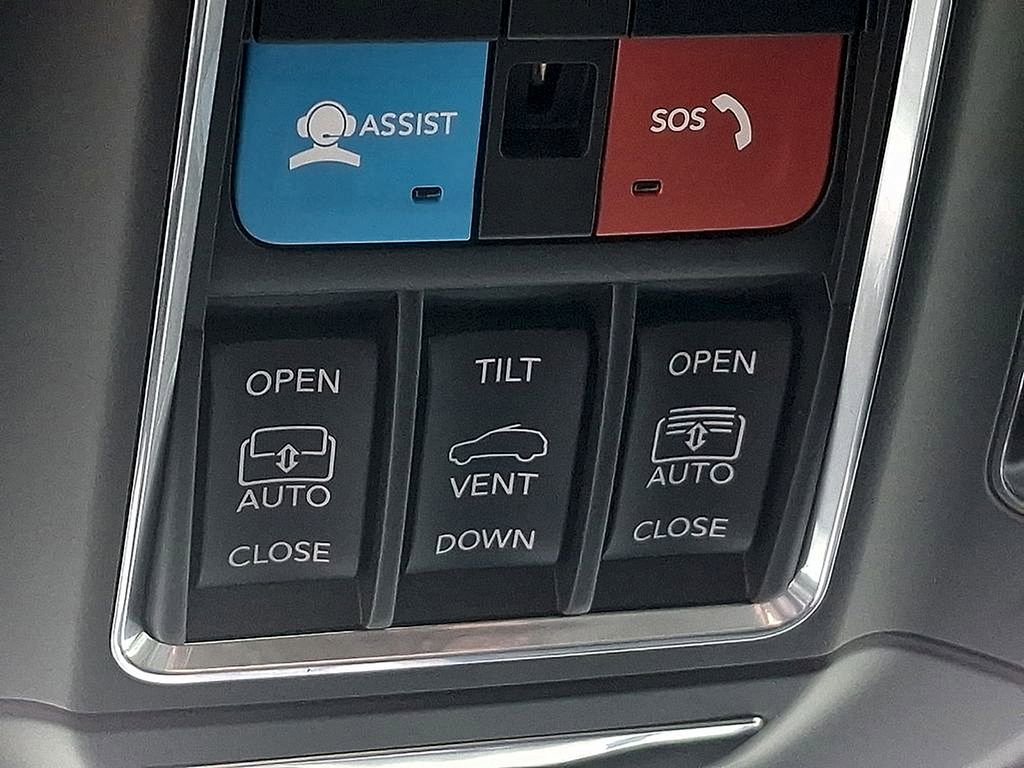 Used 2024 Jeep Grand Cherokee Limited w/ Black Appearance Package image 26