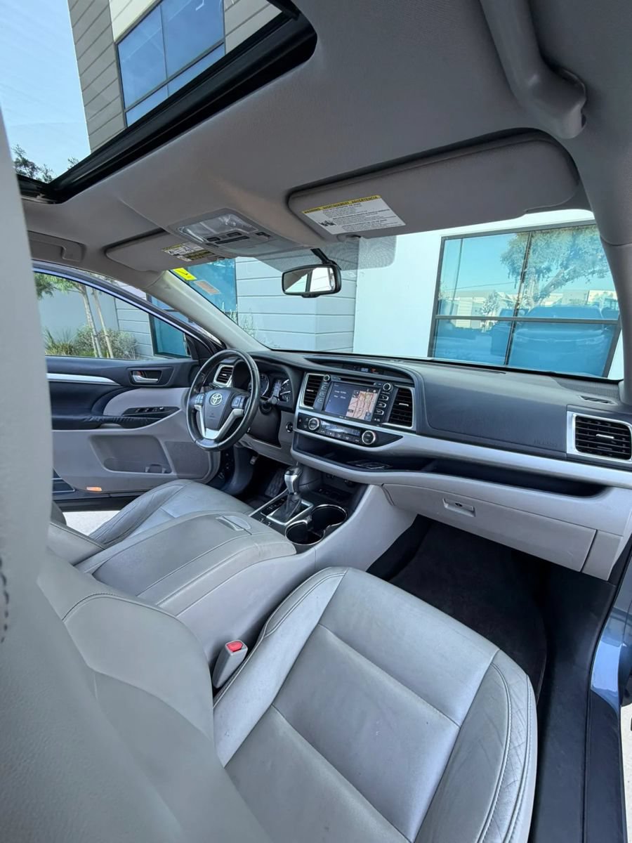 Used 2014 Toyota Highlander XLE FWD image 14