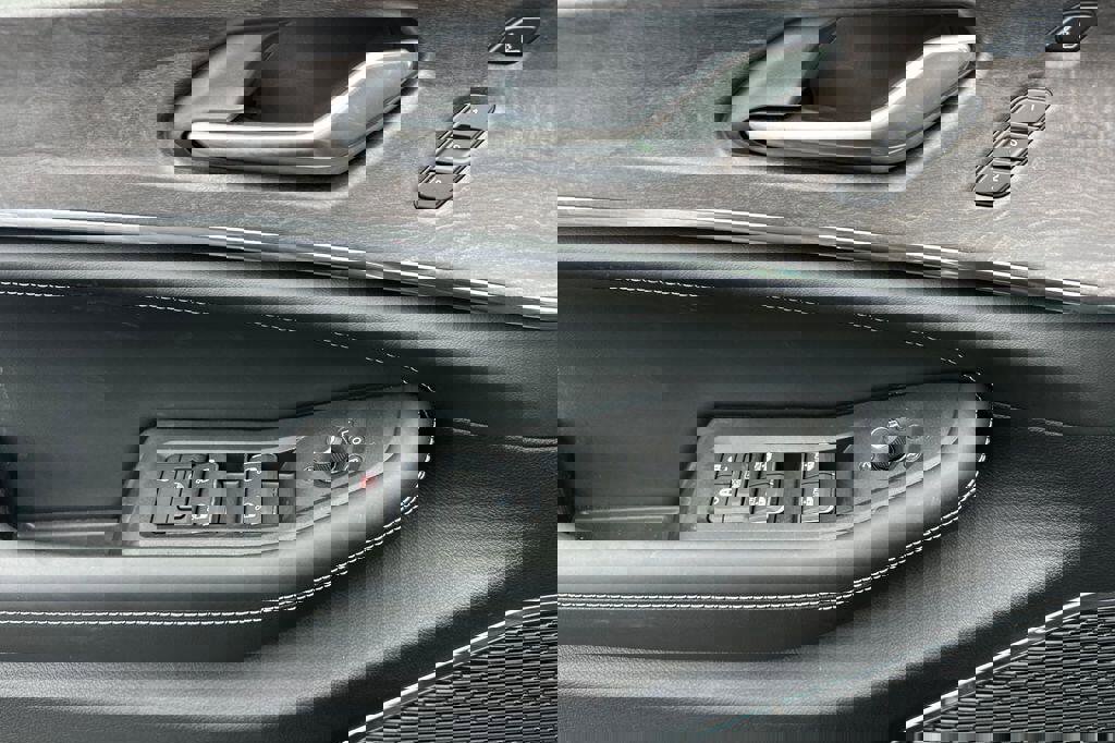 New 2025 Jeep Grand Cherokee Overland w/ Adv Protech Group III image 11