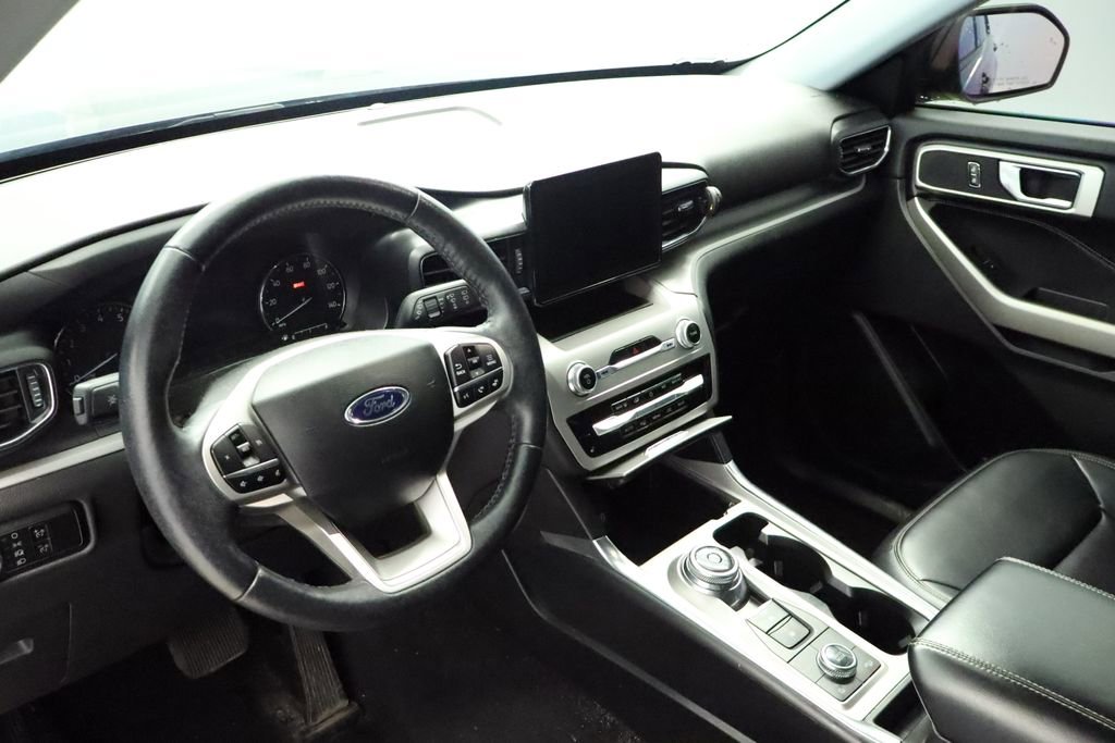 Used 2023 Ford Explorer XLT w/ Equipment Group 202A AWD/4WD image 34
