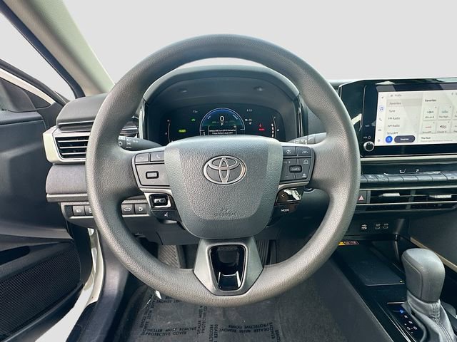 Used 2025 Toyota Camry LE FWD image 11