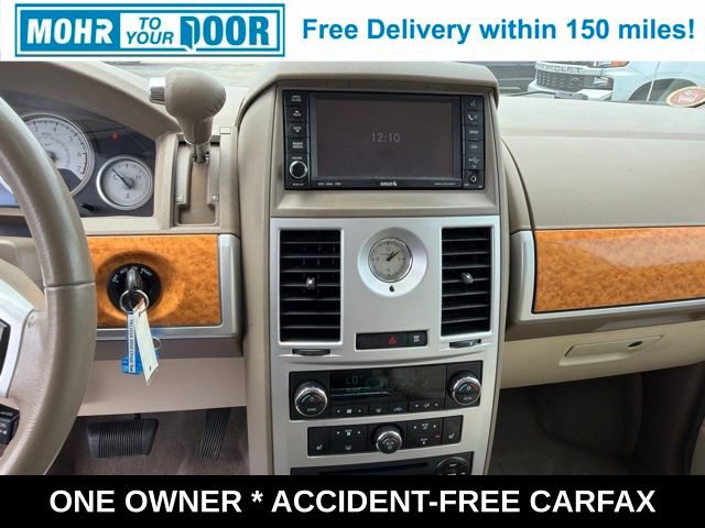 Used 2010 Chrysler Town & Country Limited w/ Entertainment Group #3 FWD image 22