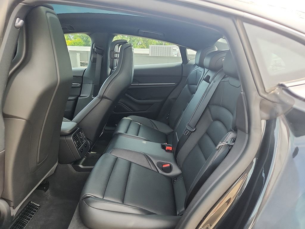 Certified 2025 Porsche Taycan image 10