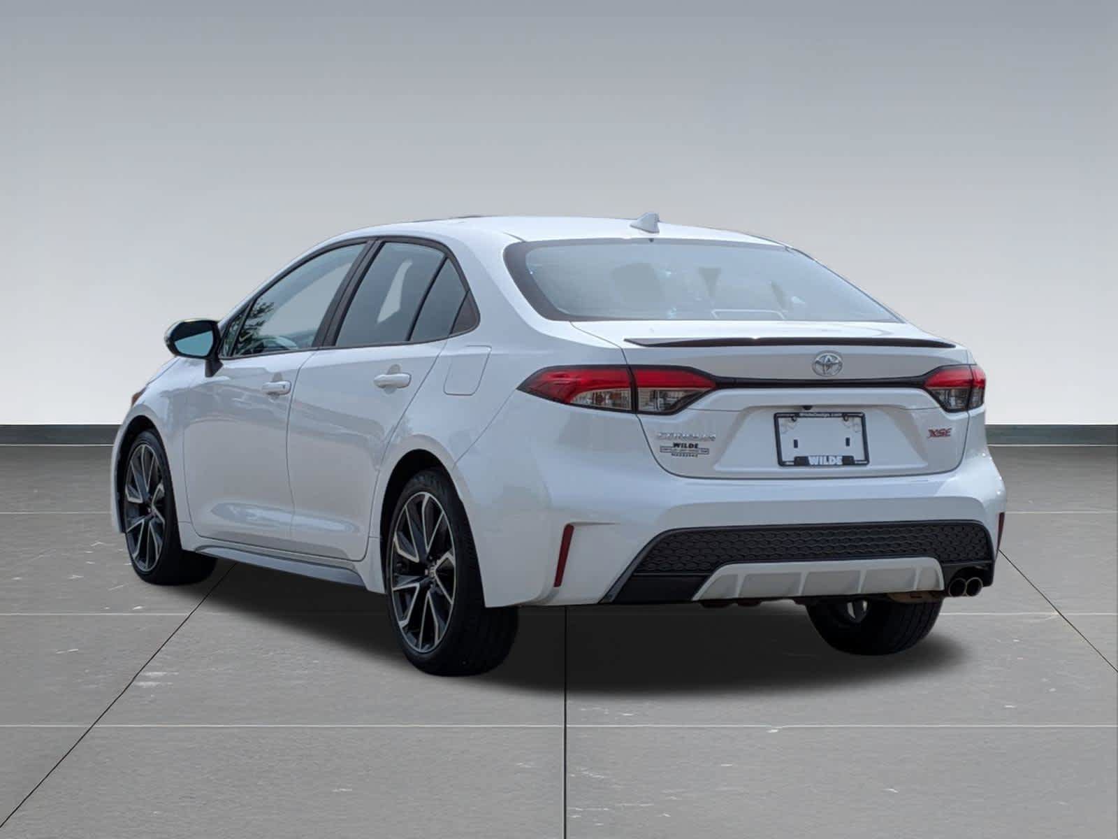 Used 2020 Toyota Corolla XSE FWD image 3