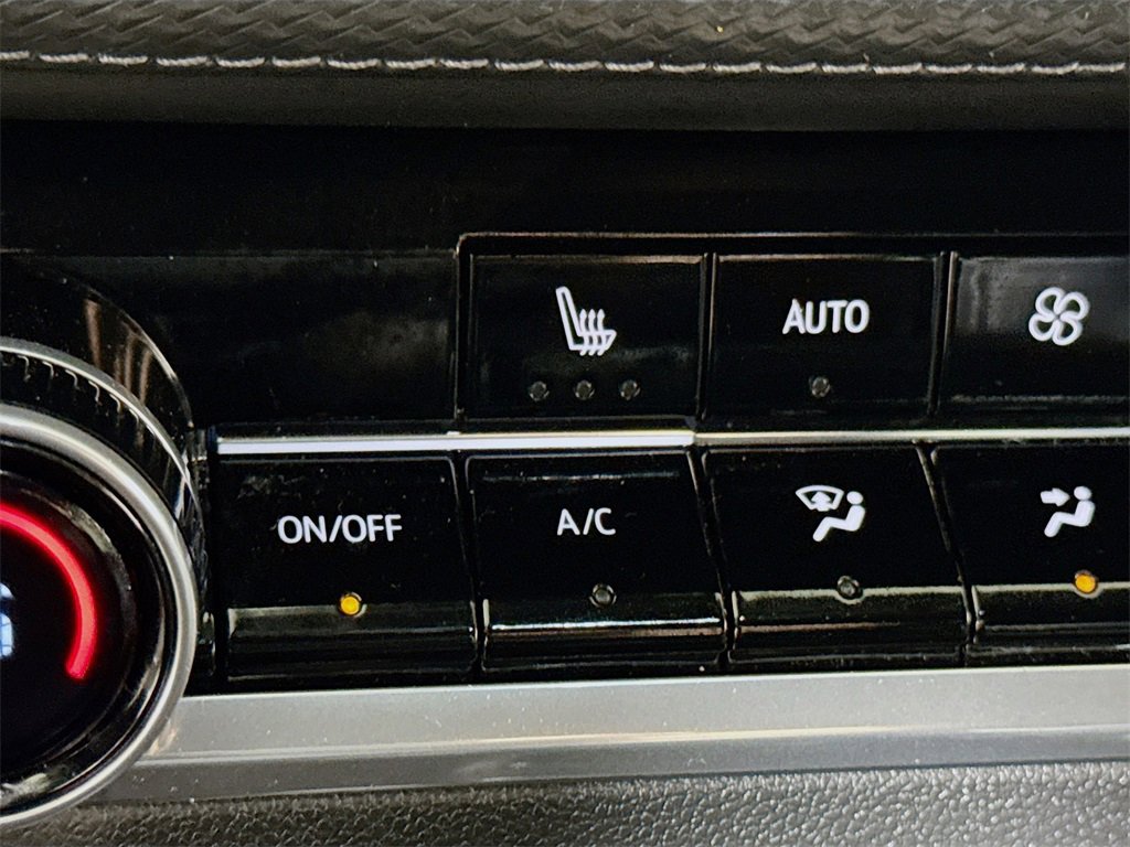 Used 2025 Chevrolet Equinox LT w/ Convenience Package II image 18