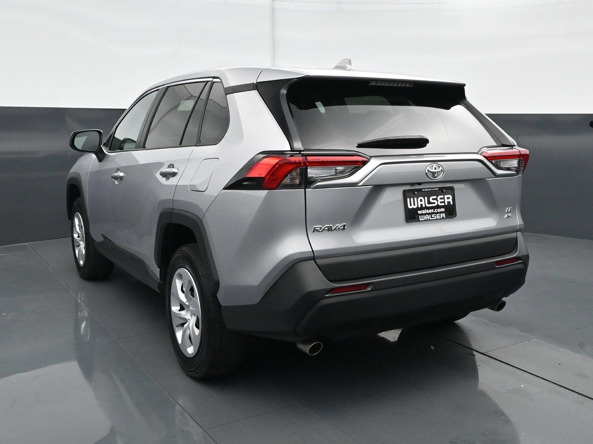 Used 2024 Toyota RAV4 LE AWD/4WD image 5