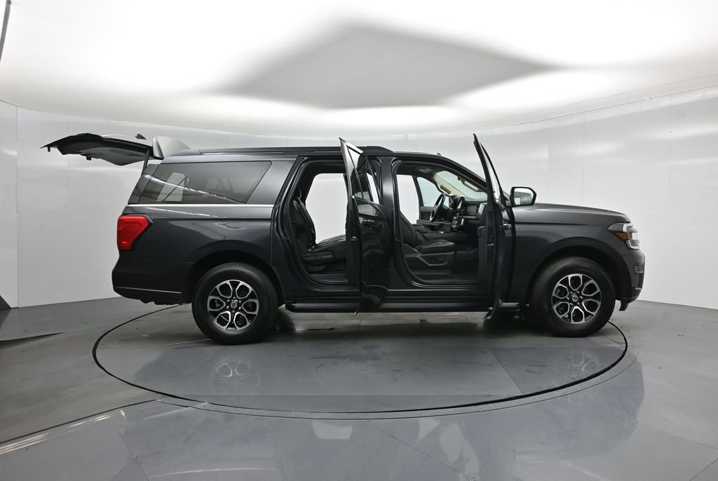 Certified 2024 Ford Expedition Max XLT image 5
