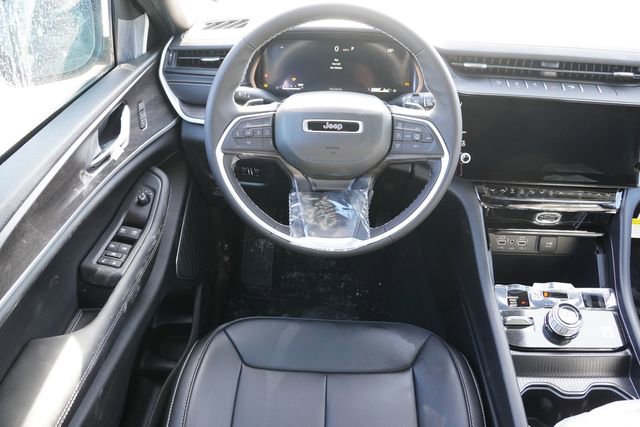 New 2026 Jeep Grand Cherokee Limited w/ Trailer Tow Package image 13