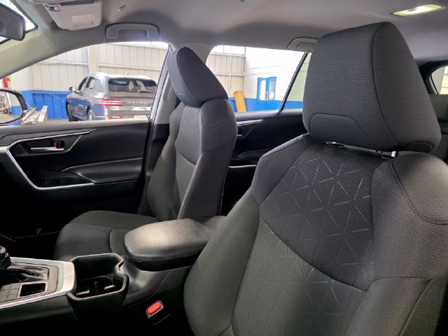 Used 2025 Toyota RAV4 XLE AWD/4WD image 24