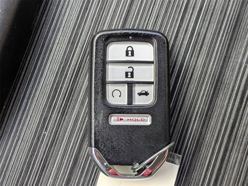 Used 2017 Honda Pilot Touring image 36