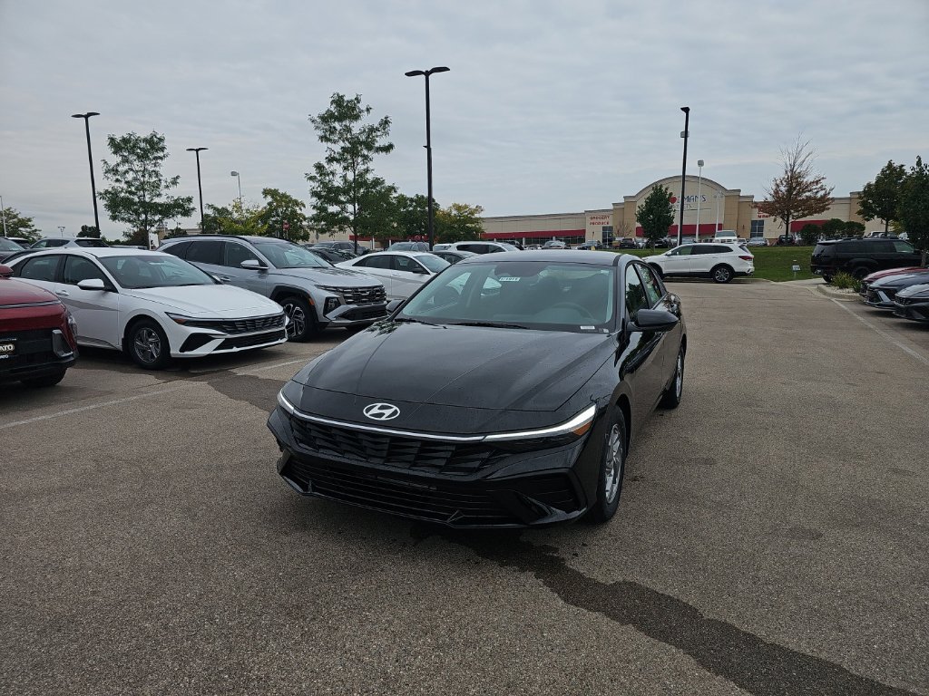 New 2026 Hyundai Elantra SE