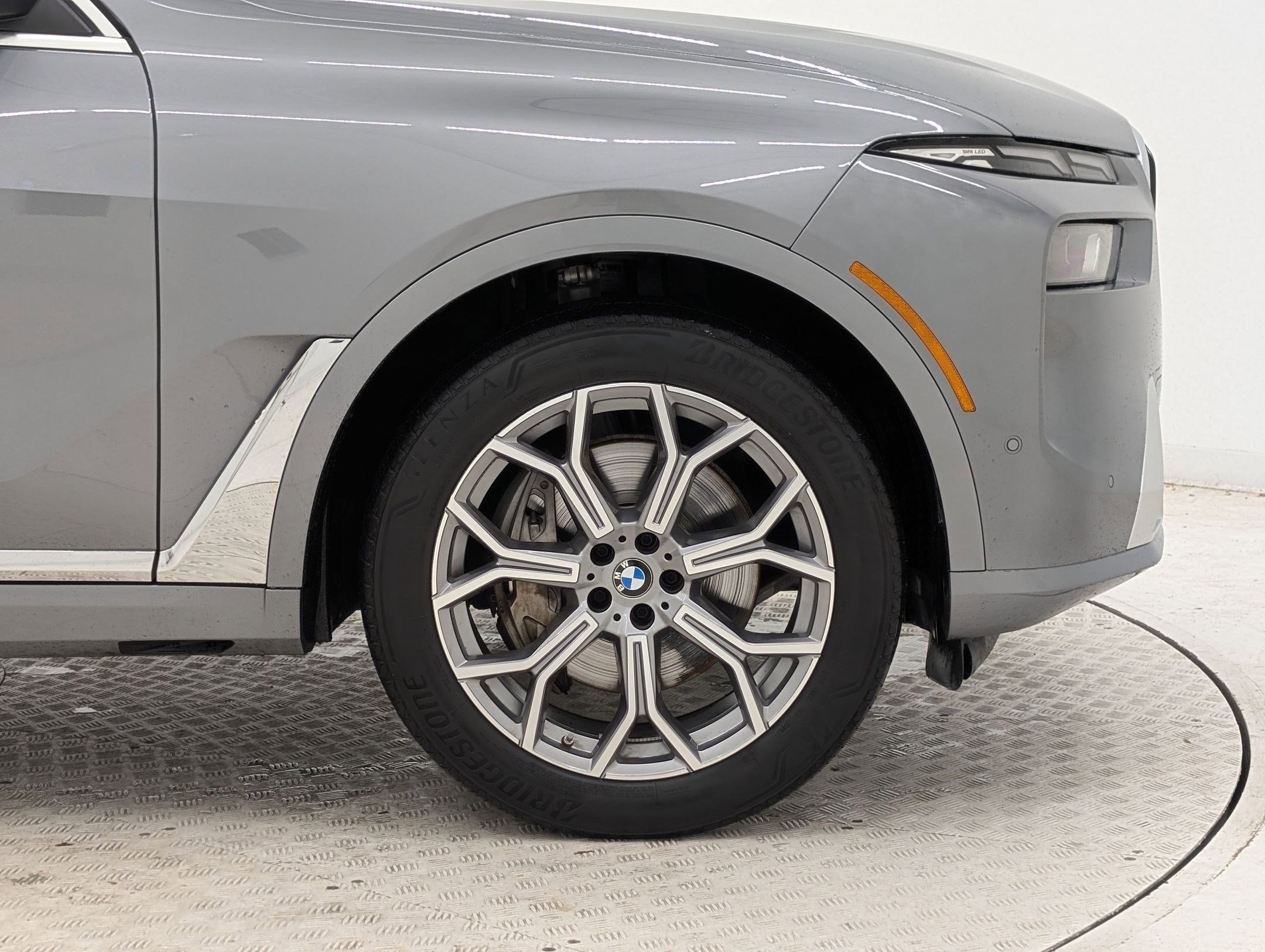 Used 2025 BMW X7 xDrive40i w/ Premium Package image 12