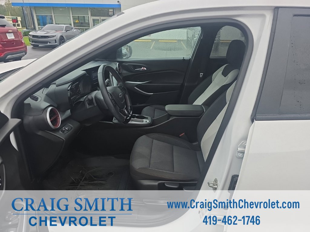 Used 2024 Chevrolet Trax RS w/ Driver Confidence Package FWD image 11