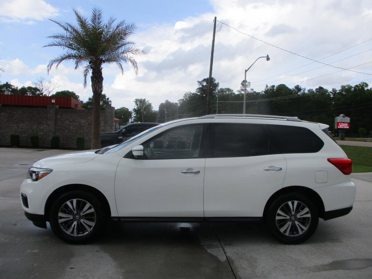 Used 2019 Nissan Pathfinder SL image 16