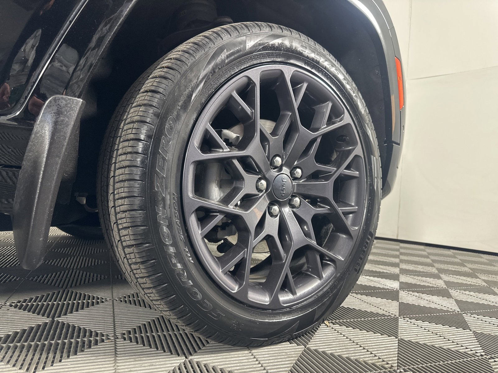 Used 2023 Jeep Grand Cherokee L Summit w/ High Altitude Package image 8