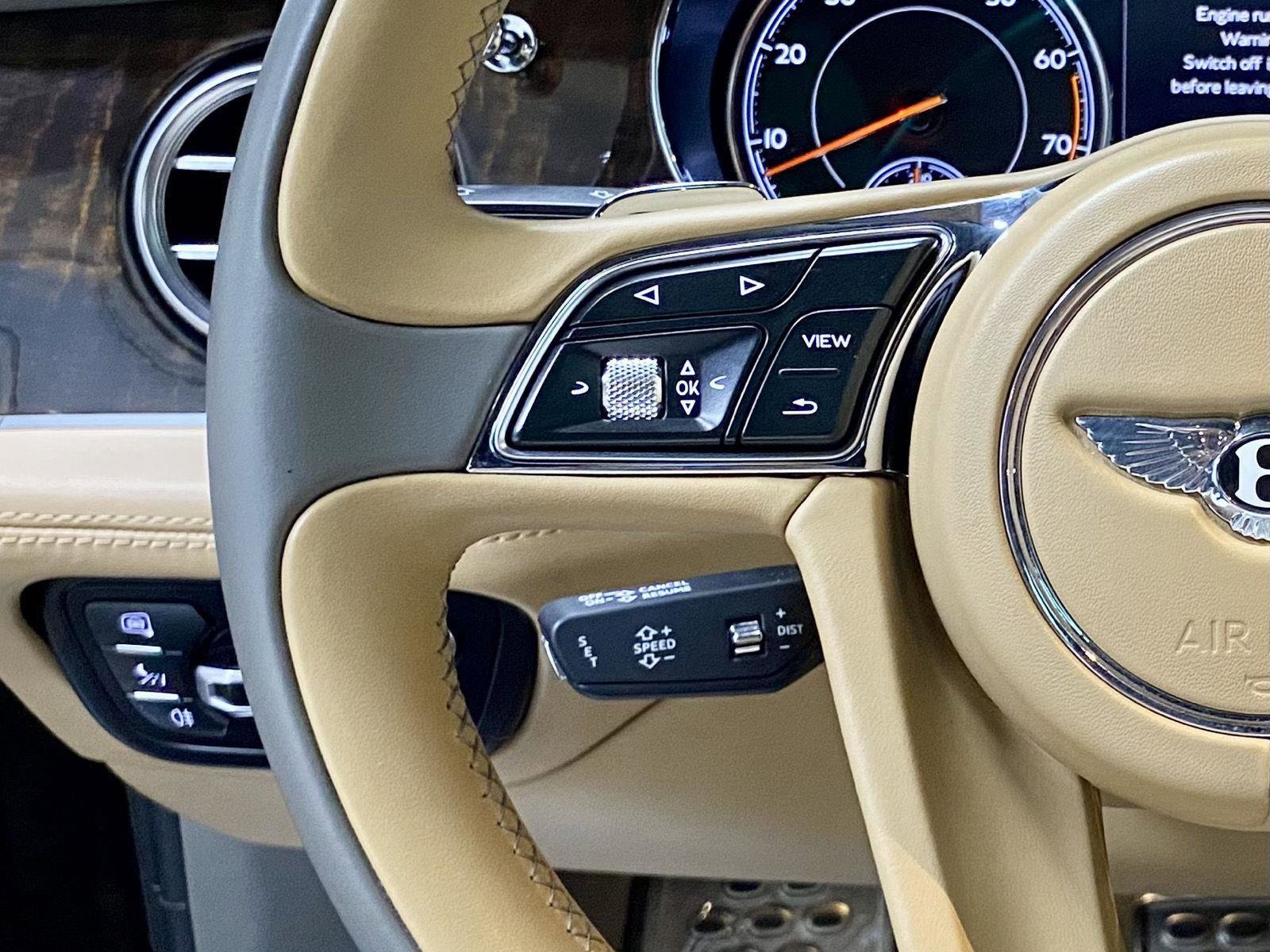 Used 2018 Bentley Bentayga AWD/4WD image 31