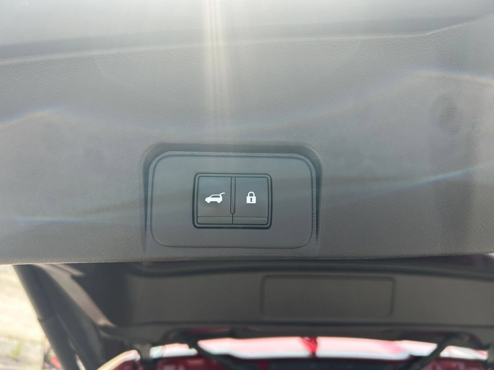 Used 2025 Nissan Rogue SV AWD/4WD image 16