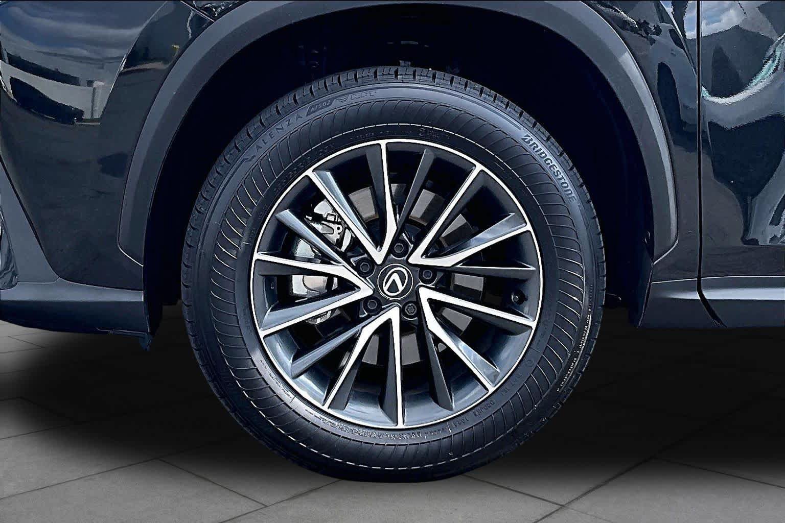 Used 2025 Lexus NX 250 FWD image 10