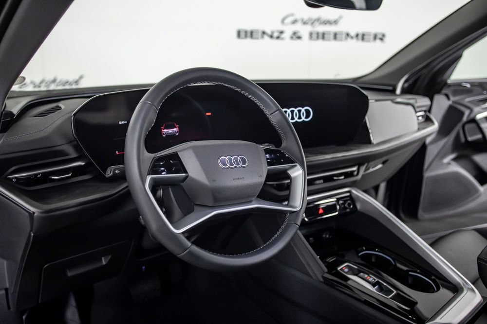 Used 2025 Audi Q5 Premium w/ Convenience Package AWD/4WD image 21