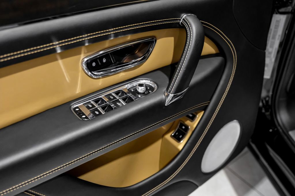 Used 2019 Bentley Bentayga image 37