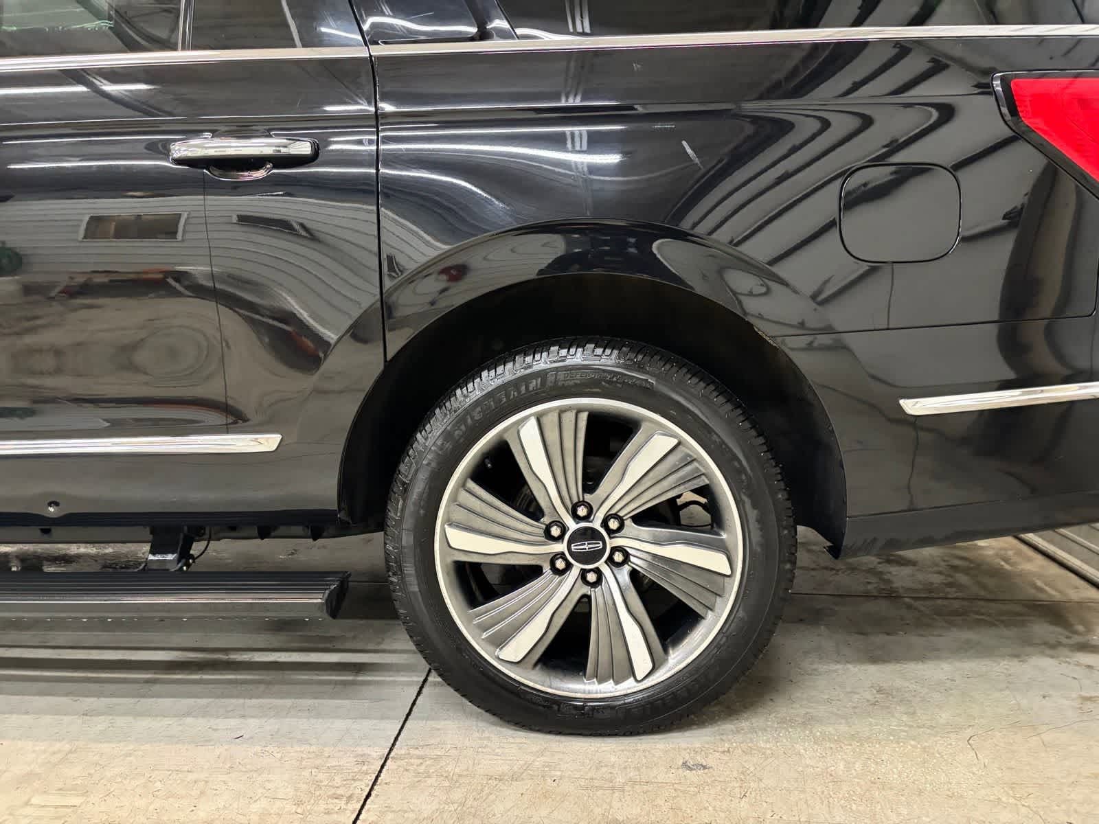 Used 2019 Lincoln Navigator L Reserve AWD/4WD image 6