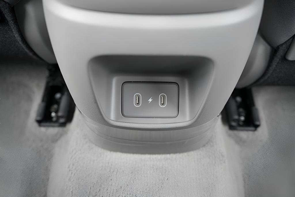 Certified 2025 Hyundai Elantra Sport FWD image 17