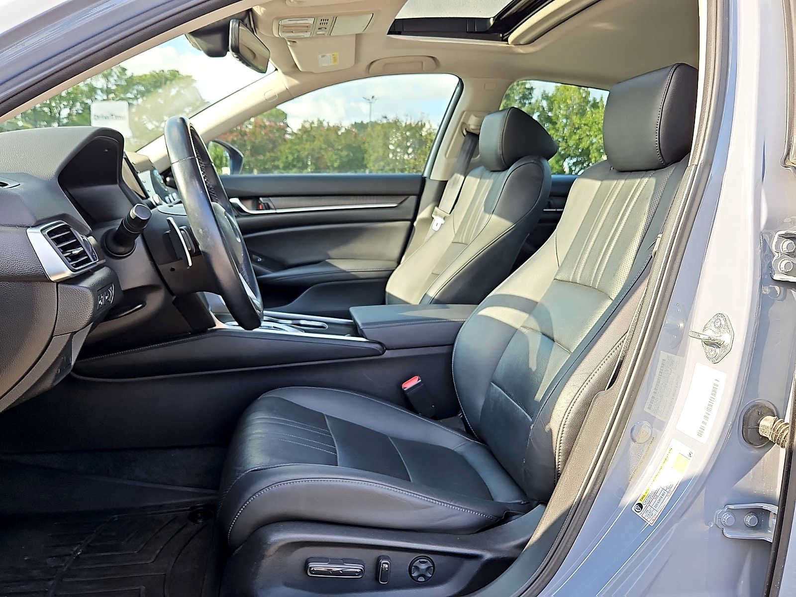 Used 2021 Honda Accord Touring image 13