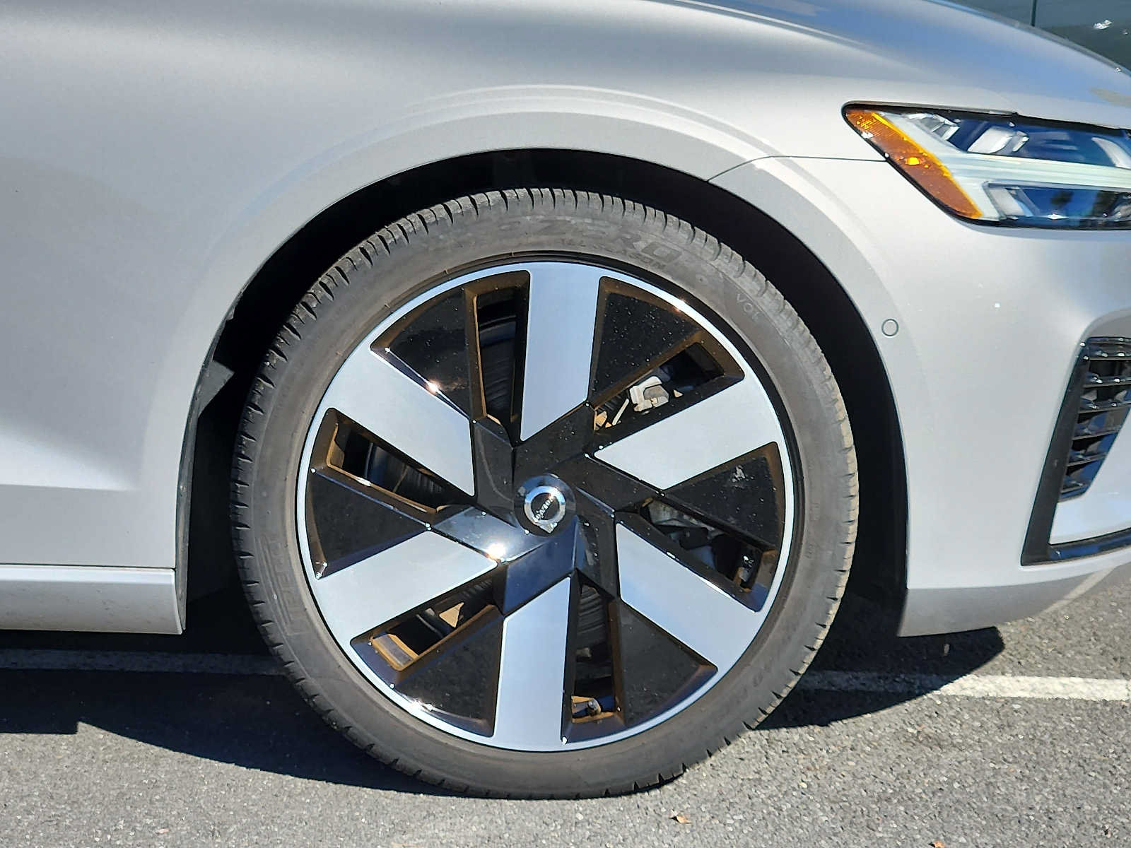 Certified 2024 Volvo S60 T8 Plus AWD/4WD image 8