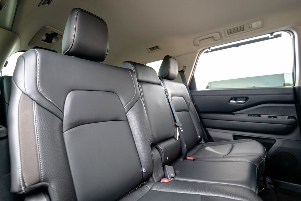 Used 2023 Nissan Pathfinder SL FWD image 39