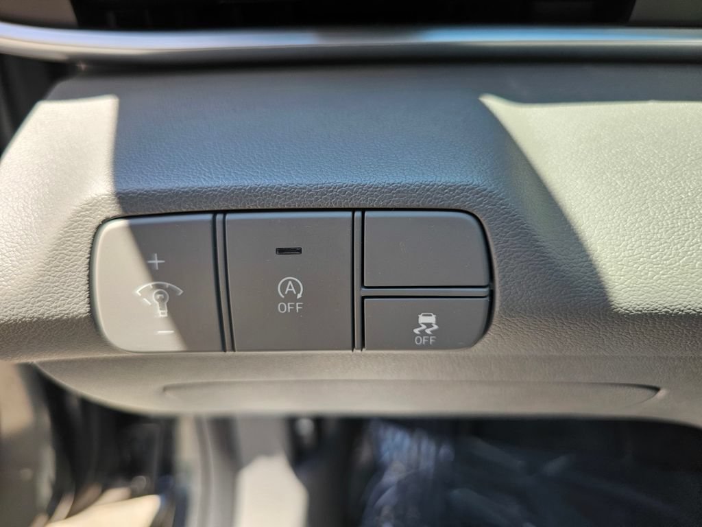 Certified 2025 Hyundai Elantra SE FWD image 24