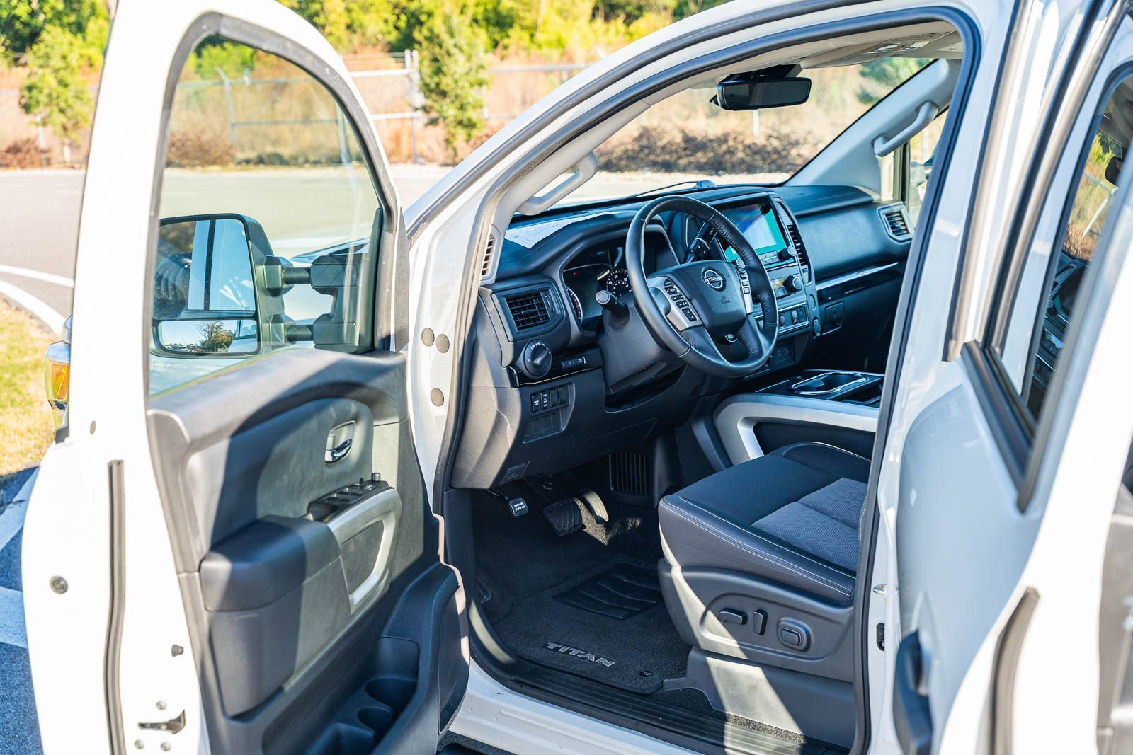 Used 2024 Nissan Titan SV w/ SV Convenience Package image 18