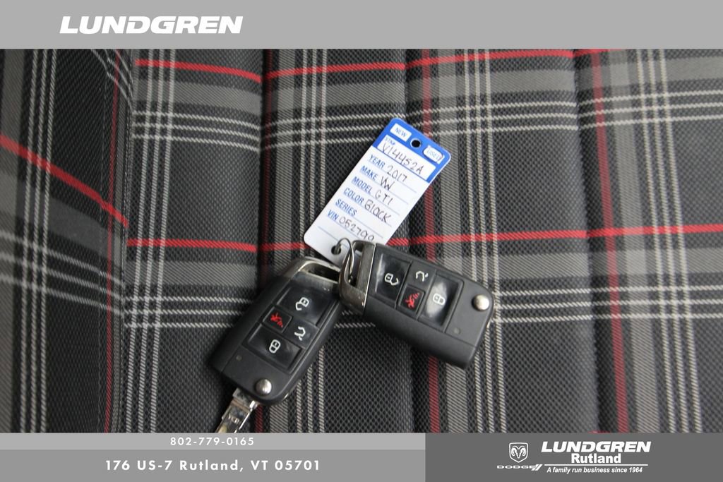 Used 2017 Volkswagen Golf 4-Door image 28