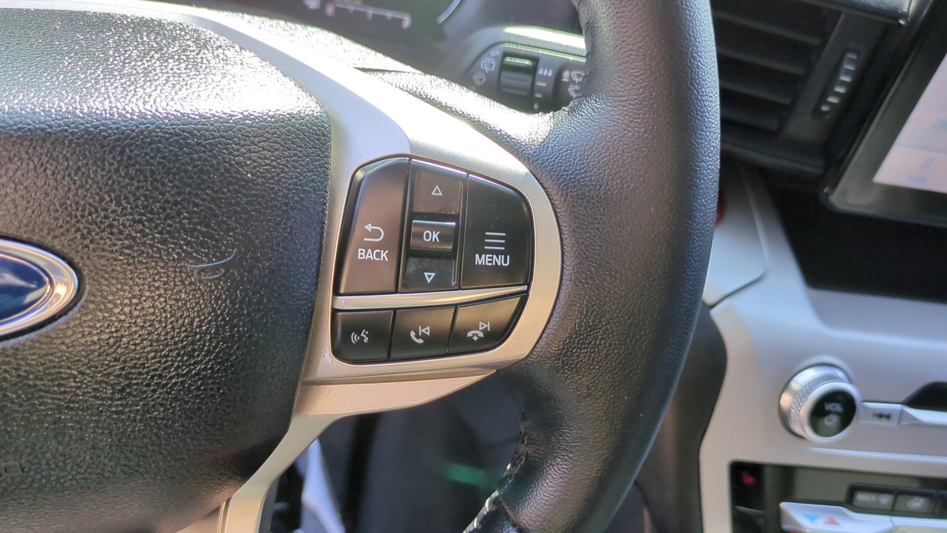 Used 2023 Ford Explorer XLT image 19