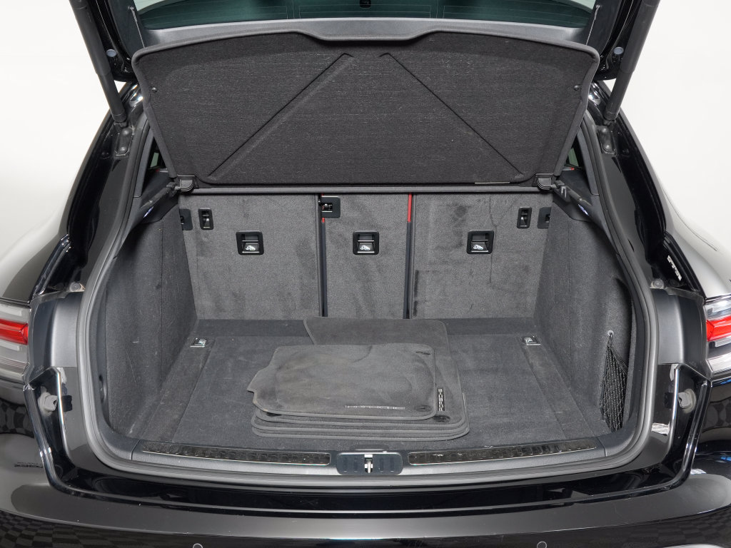 Certified 2023 Porsche Macan Turbo AWD/4WD image 40