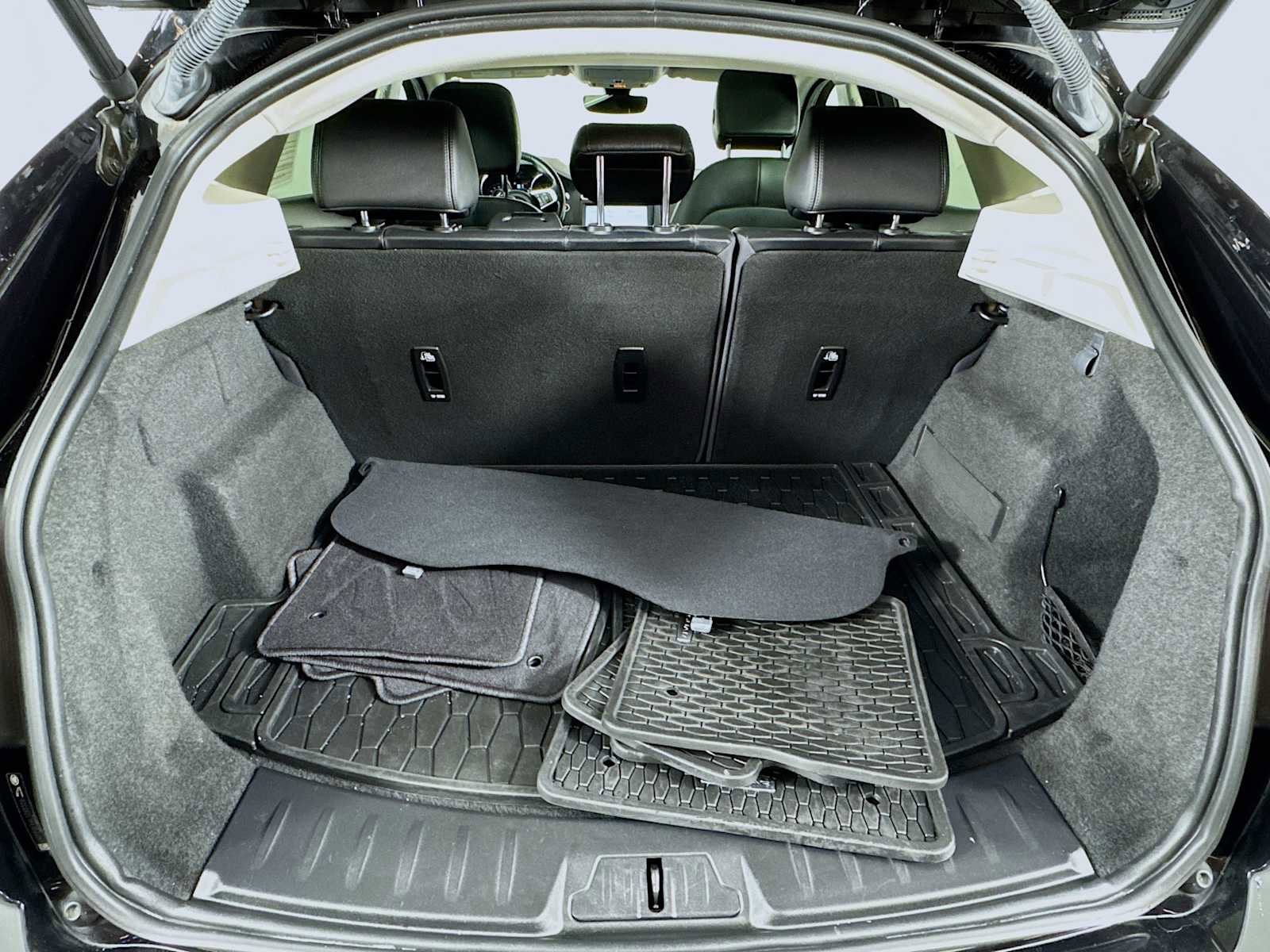 Used 2020 Jaguar E-PACE SE image 26