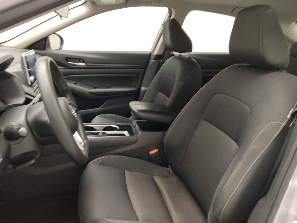 Used 2024 Nissan Altima 2.5 SV image 17