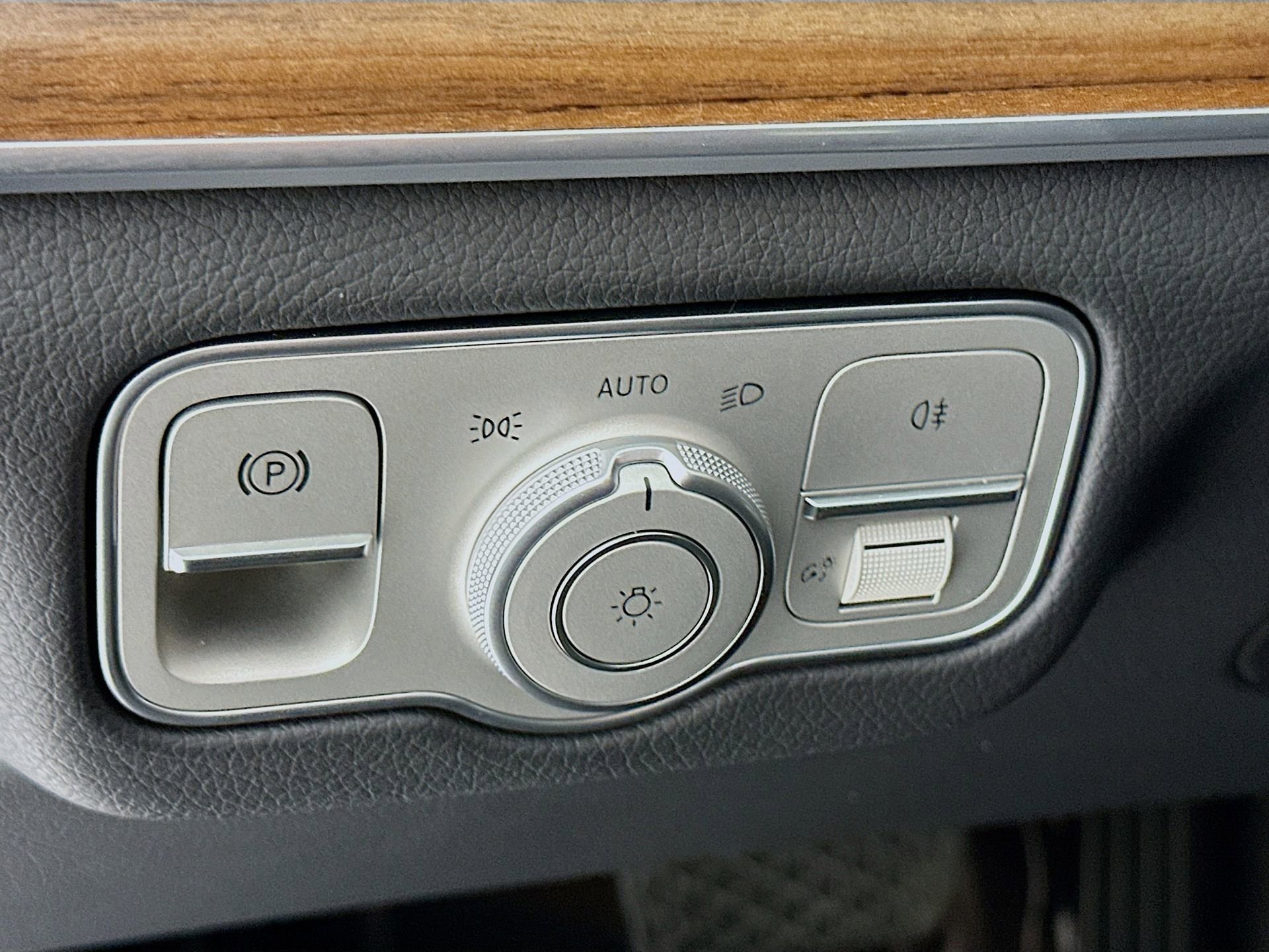 Certified 2025 Mercedes-Benz GLE 350 4MATIC image 11