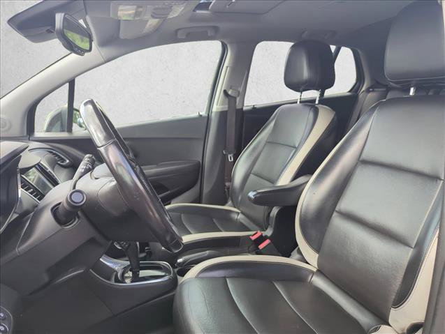 Used 2018 Chevrolet Trax Premier w/ Midnight Edition FWD image 19