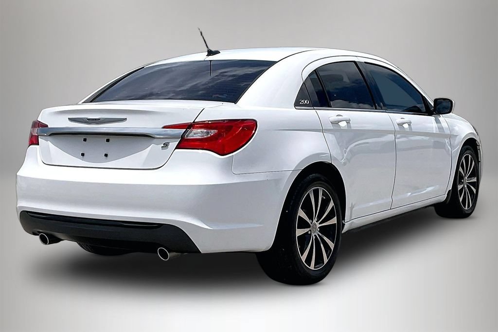 Used 2013 Chrysler 200 Touring w/ S Exterior Appearance Pkg FWD image 5