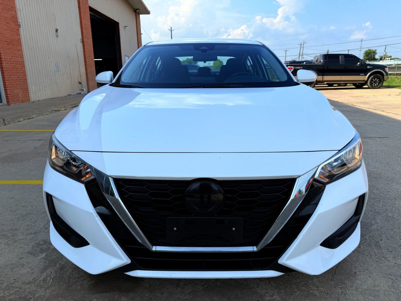 Used 2022 Nissan Sentra SV image 3