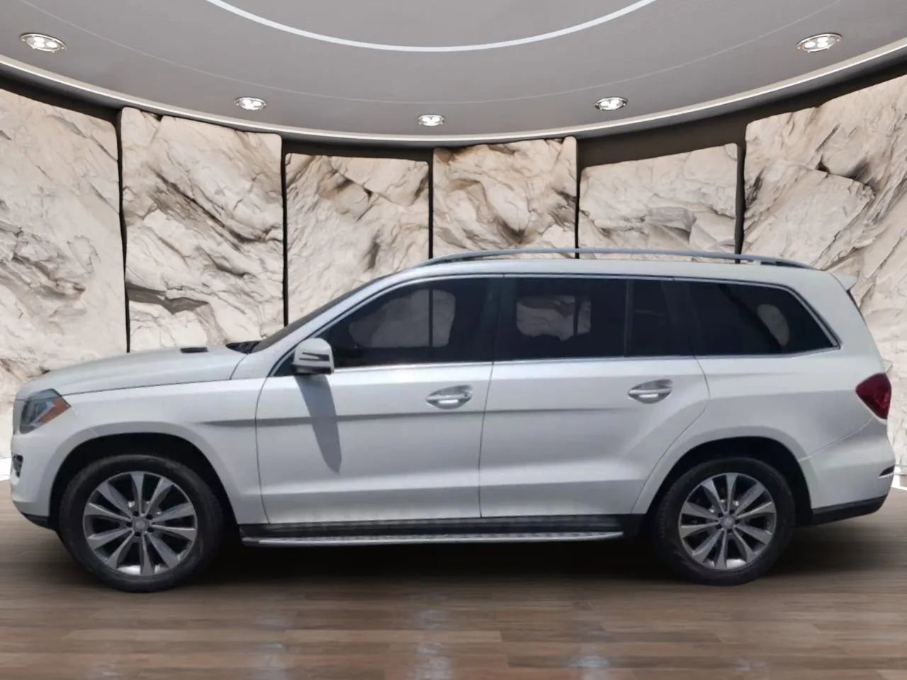 Used 2014 Mercedes-Benz GL 450 4MATIC w/ Appearance Package image 3